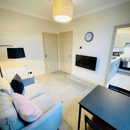 Newly Refurbished, Central Apartment With Permit Parking Bath Exterior foto