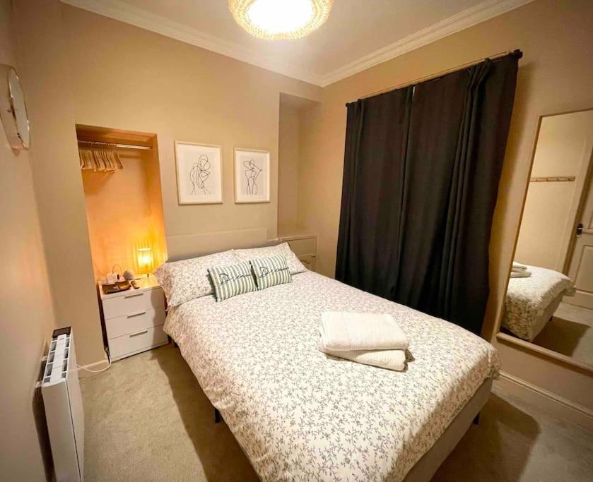 Newly Refurbished, Central Apartment With Permit Parking Bath Exterior foto